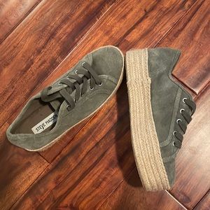 Steve Madden size 6 sneakers